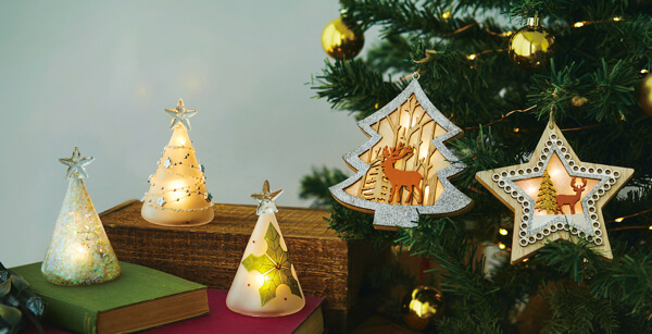 お好きな場所に置いてクリスマス気分を楽しめる♪暖かな光がかわいいクリスマスツリー型のライトが登場！