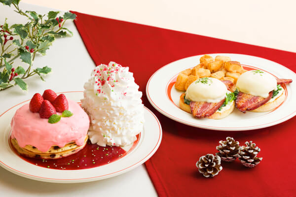 Eggs ’n Thingsからクリスマスを華麗に彩る『苺のクリスマスパンケーキ』が期間限定で登場♪